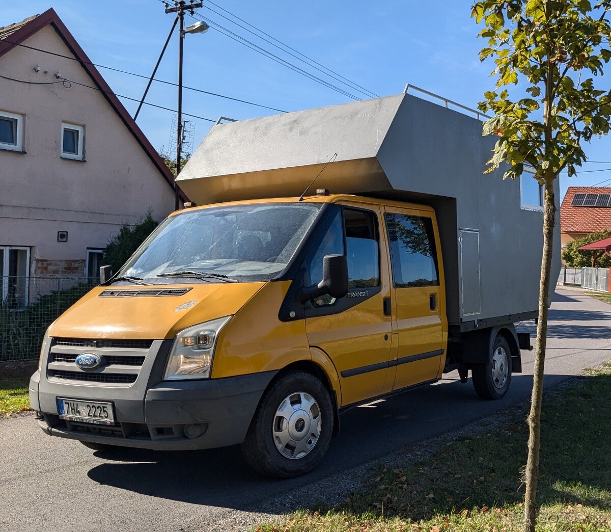 Unikátní Ford Transit 4x4 s odnímatelnou obytnou nástavbou