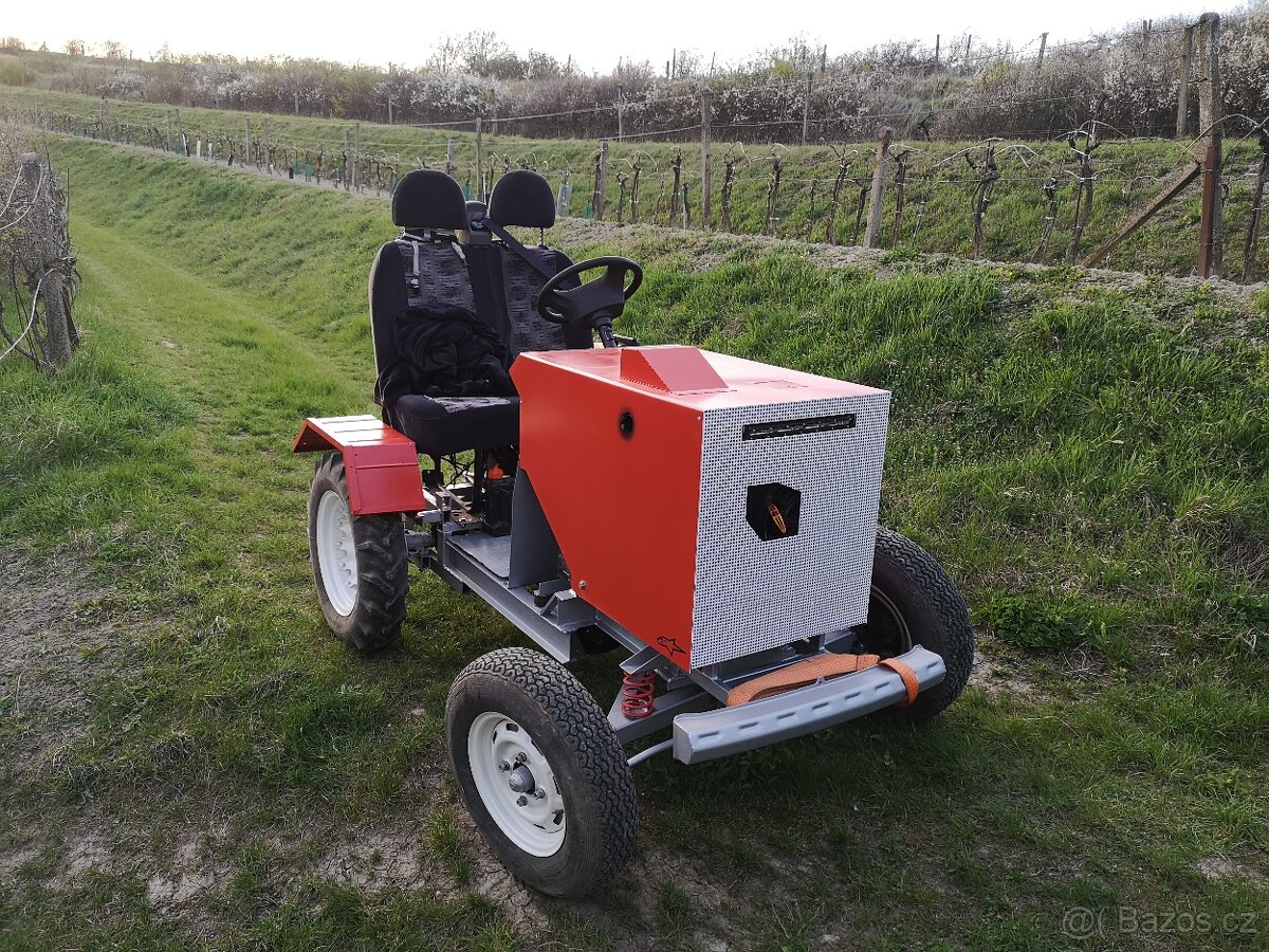 Domácí traktůrek motor Honda