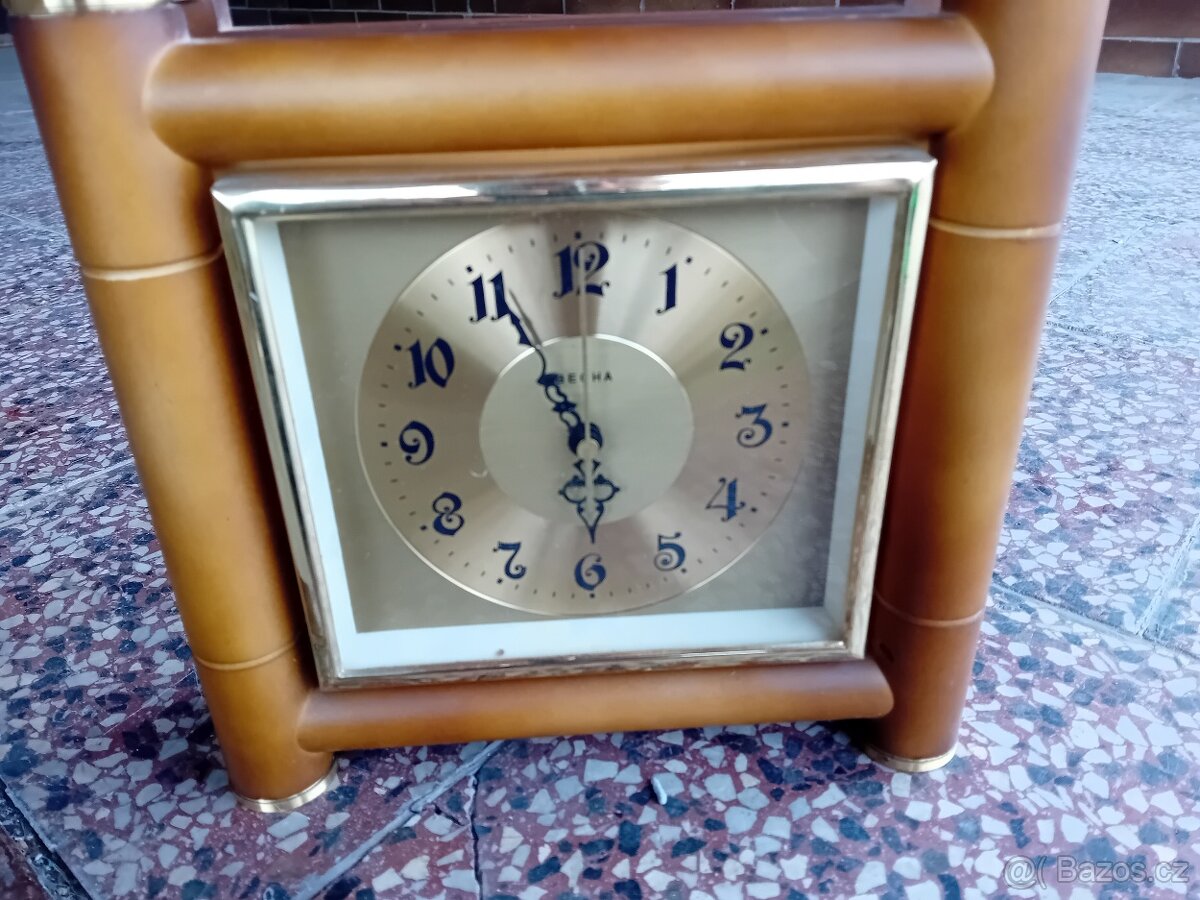 Sovětské hodiny Becha