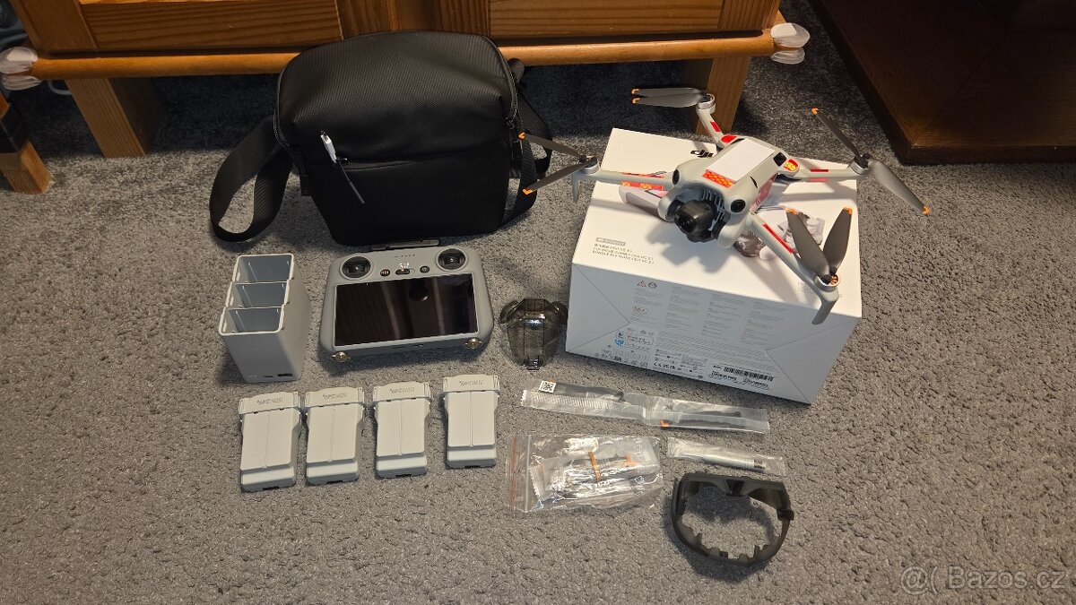 DJI Mini 4 PRO, 4 baterie, ZÁRUKA, DJI CARE fly more combo