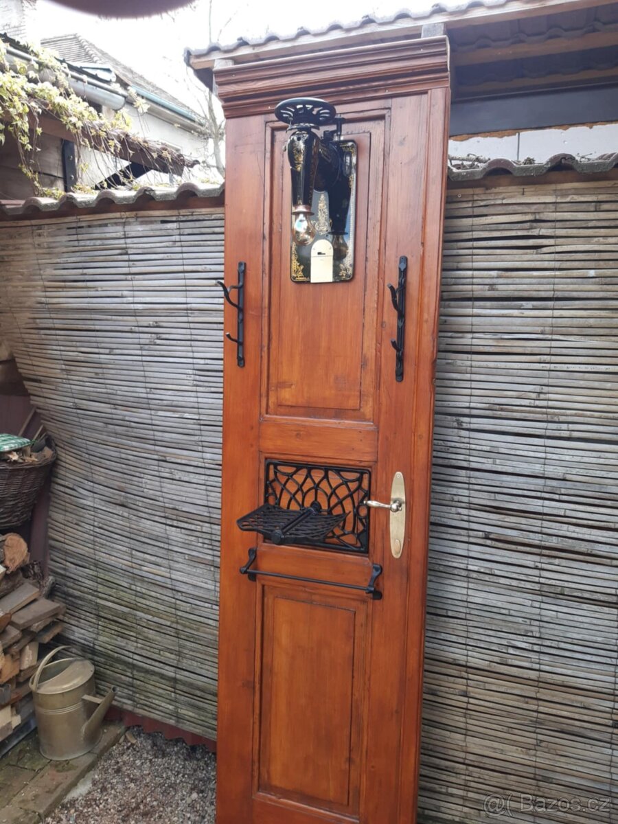 Retro předsíňová stěna se světlem