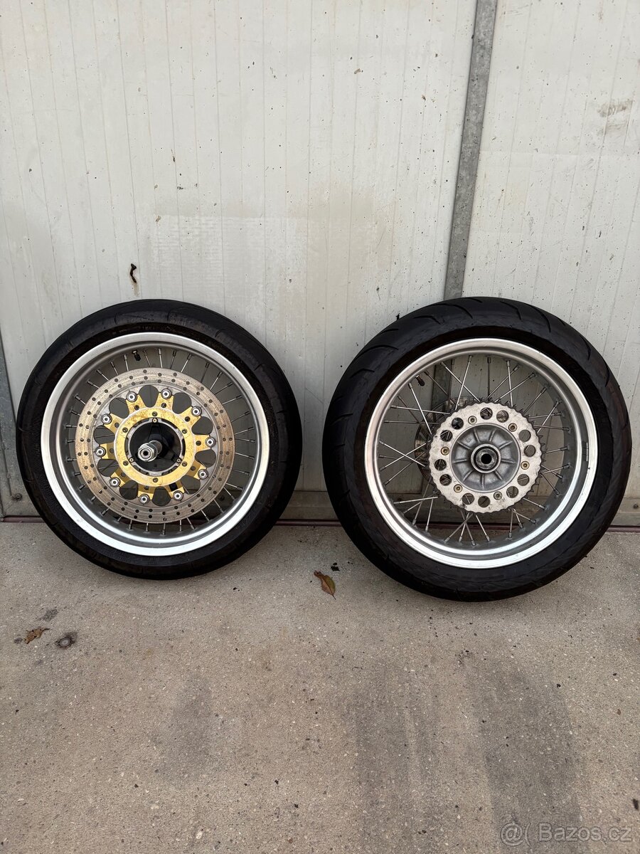 Motárdová kola KTM