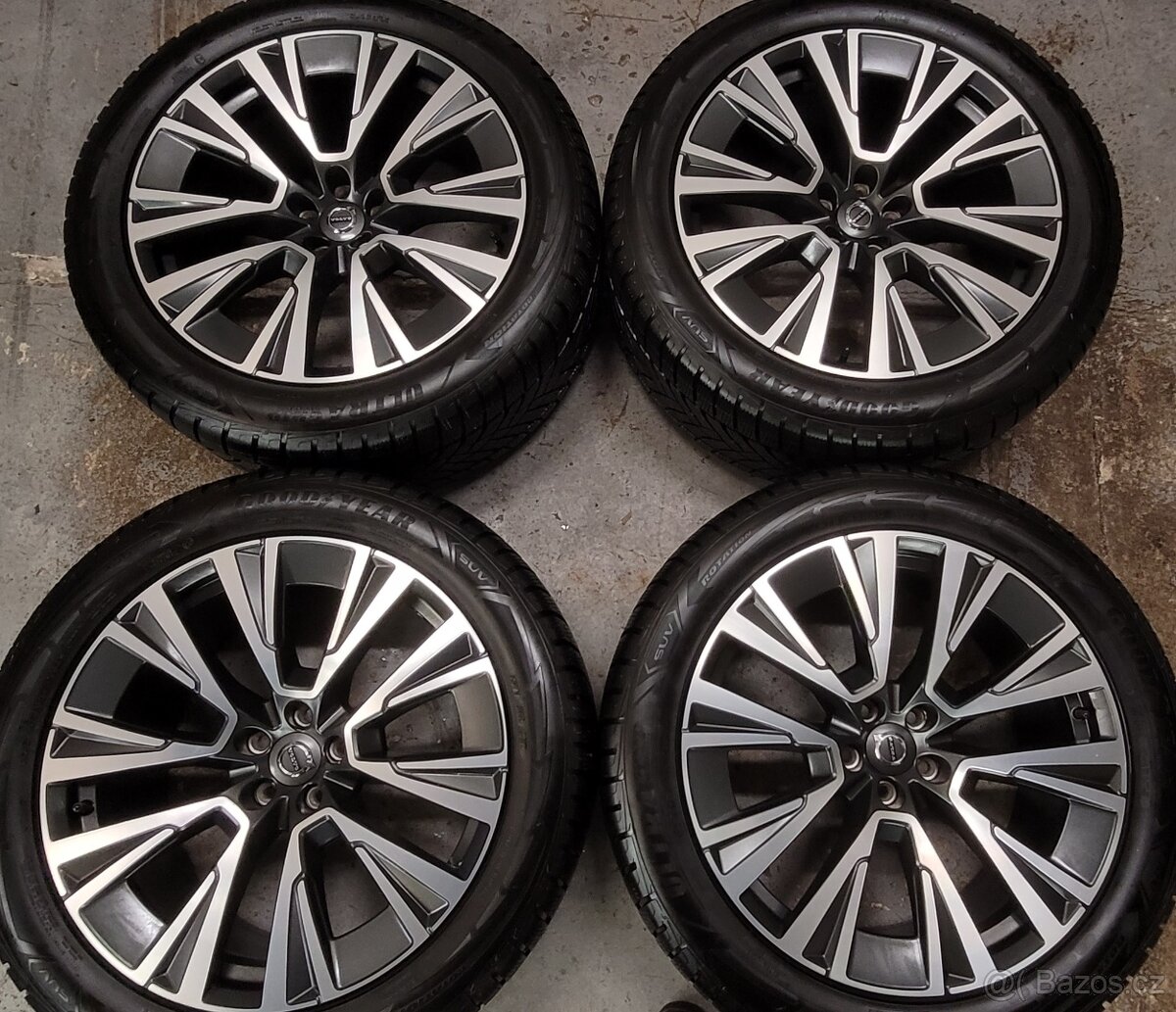 VOLVO XC 90,alu 20',zimní pneuGoodYear,Inscription