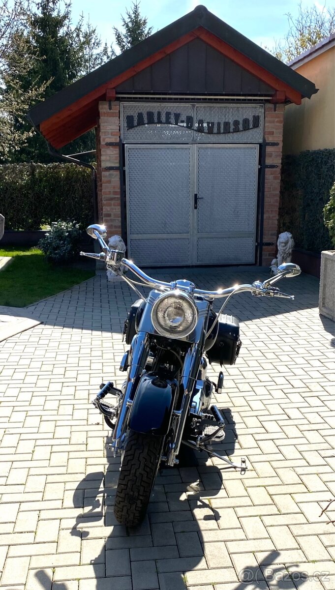 Harley - Davidson, černý Softail Heritage 88´ inch.