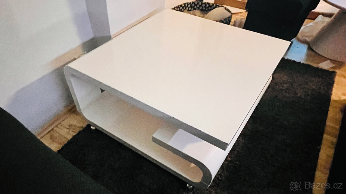 Konferenční stolek bílý