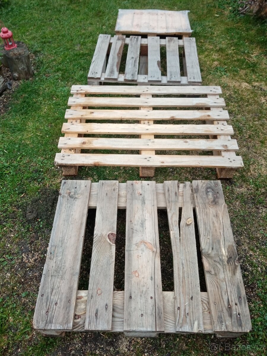 Dřevěné malé palety