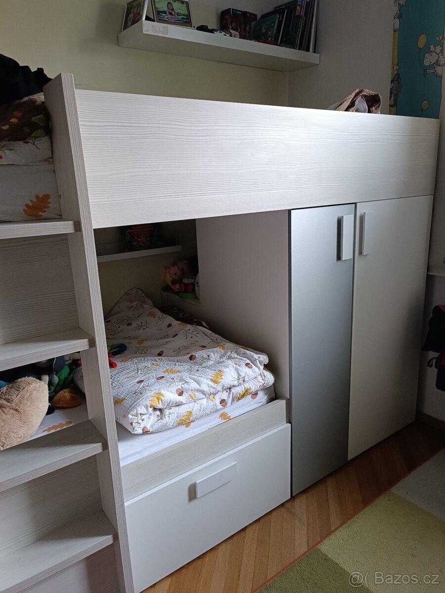 Palanda s vestavěnou skříní a velkým úložným prostorem