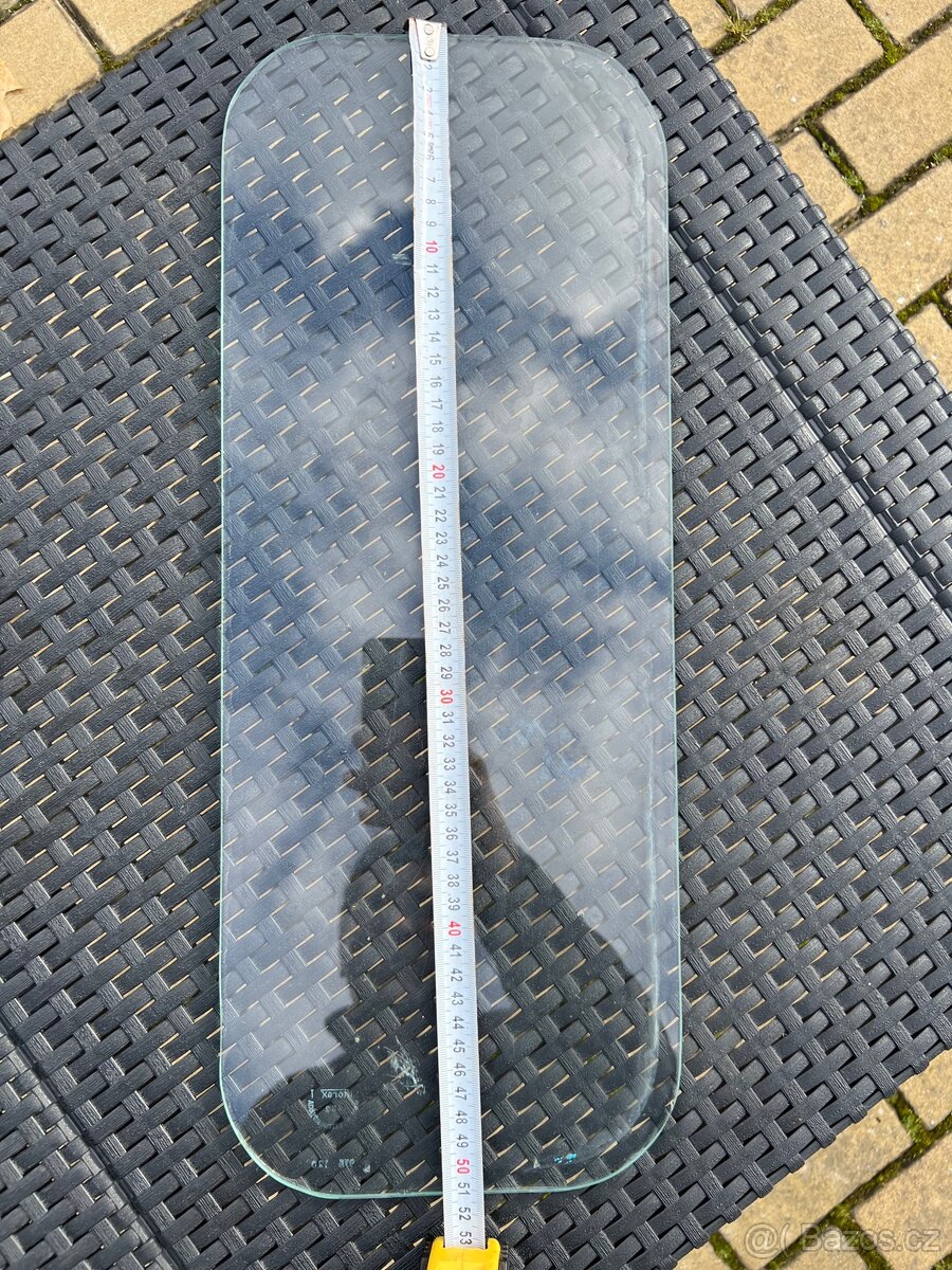 Prodám čelní a zadní sklo kabiny Praga V3S