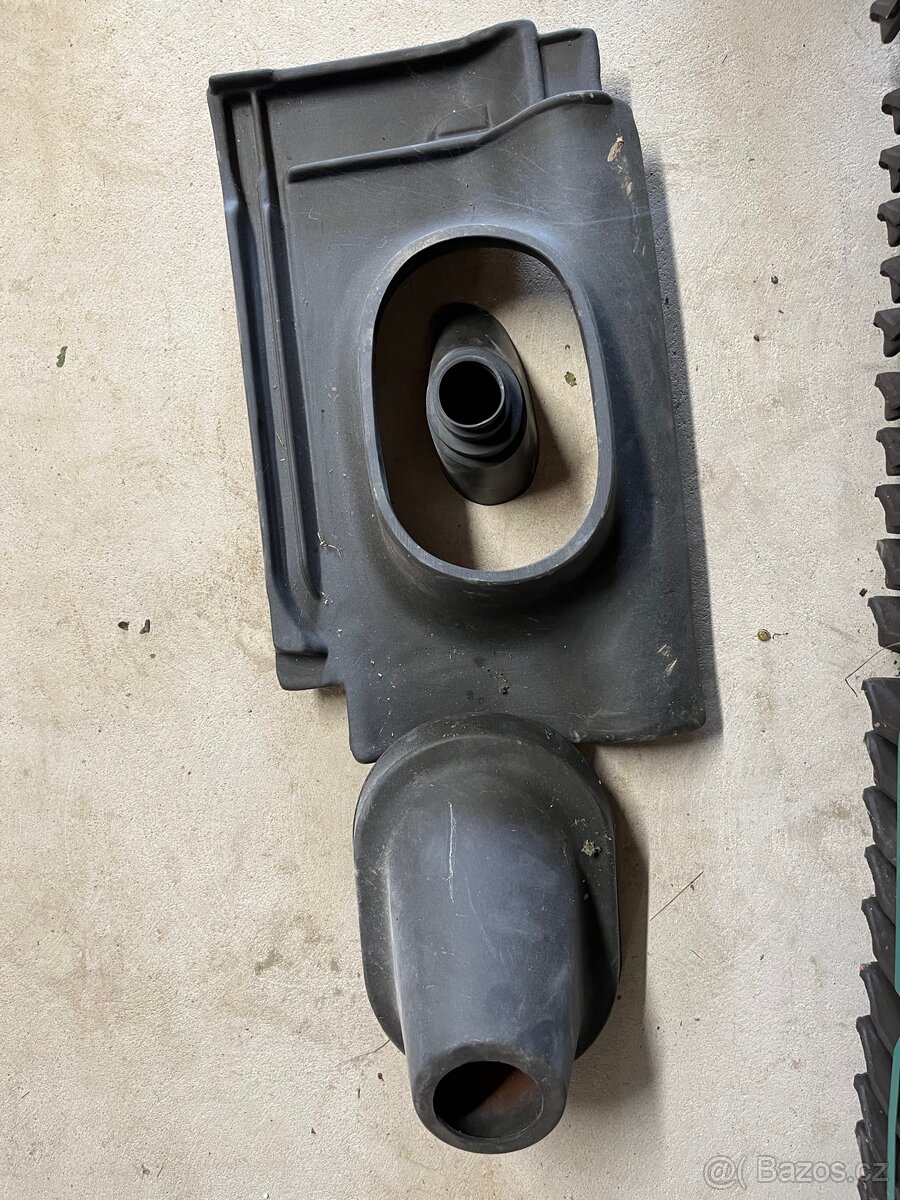 Střešní antenní taška Tondach engoba černá