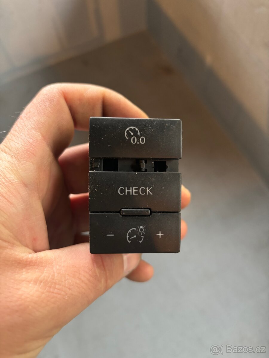 Náhradní díly A6 4F