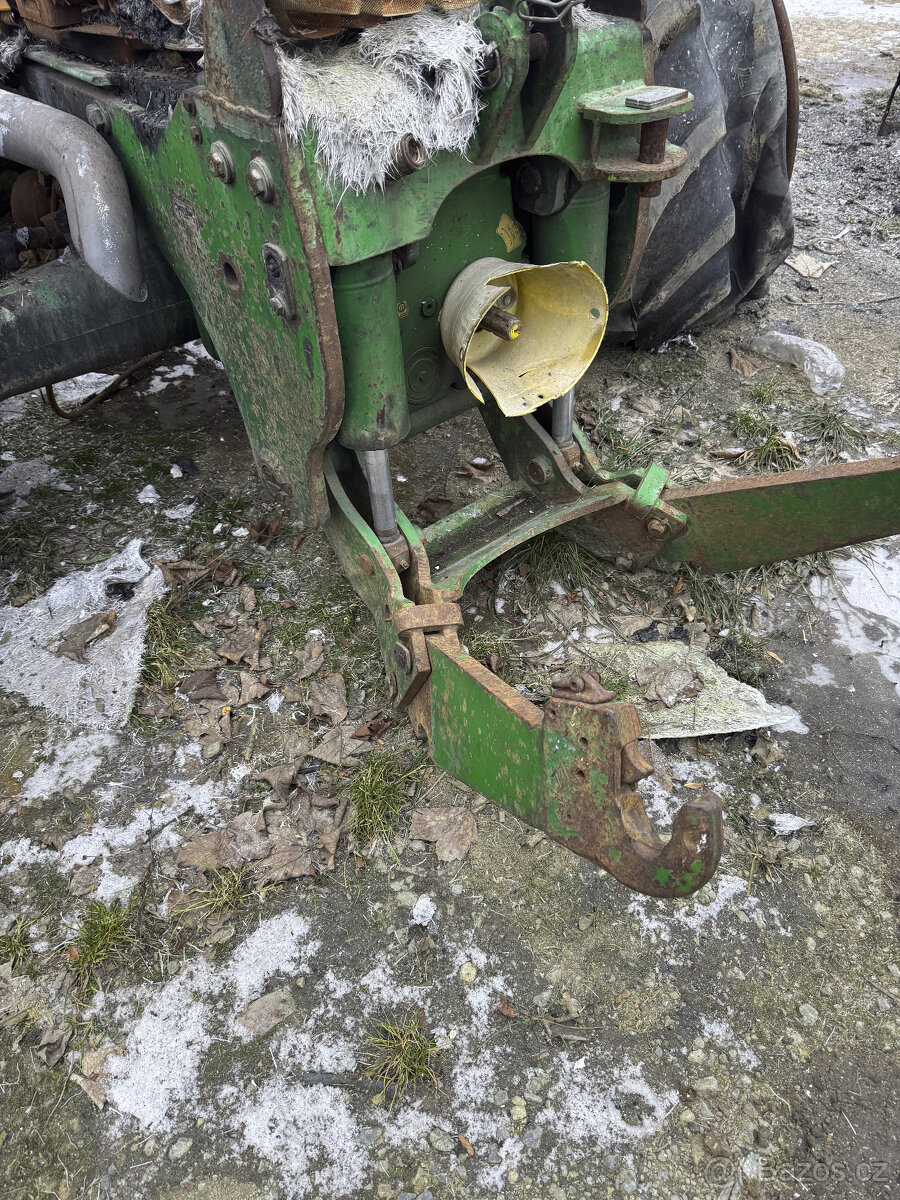 Přední hydraulika JD 7000