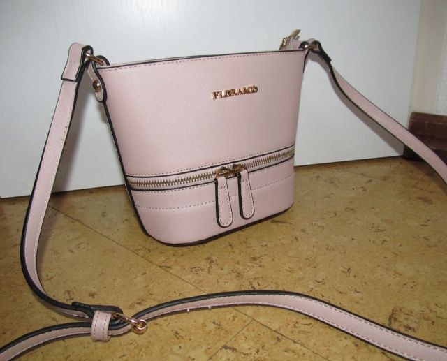 Kabelka malá béžová se zipy