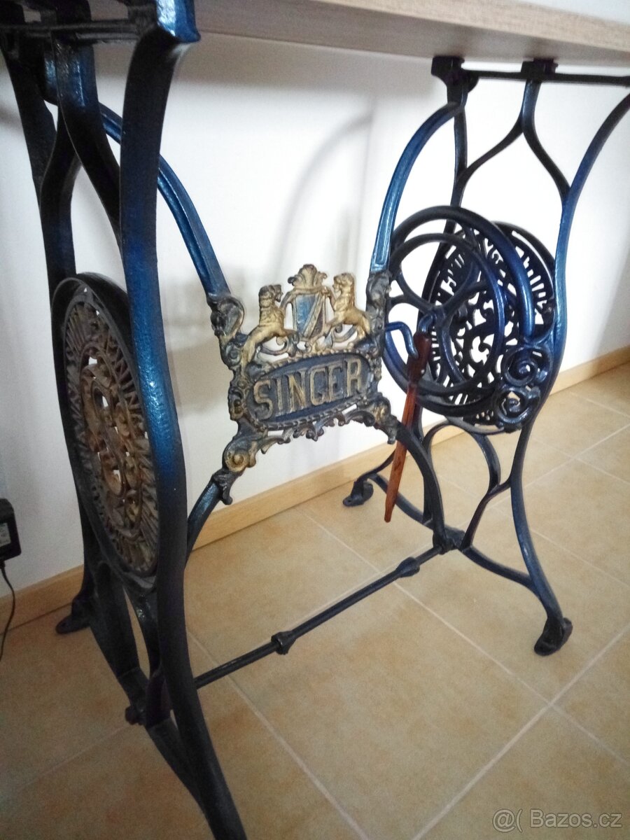 Stolek ze šiciho stroje