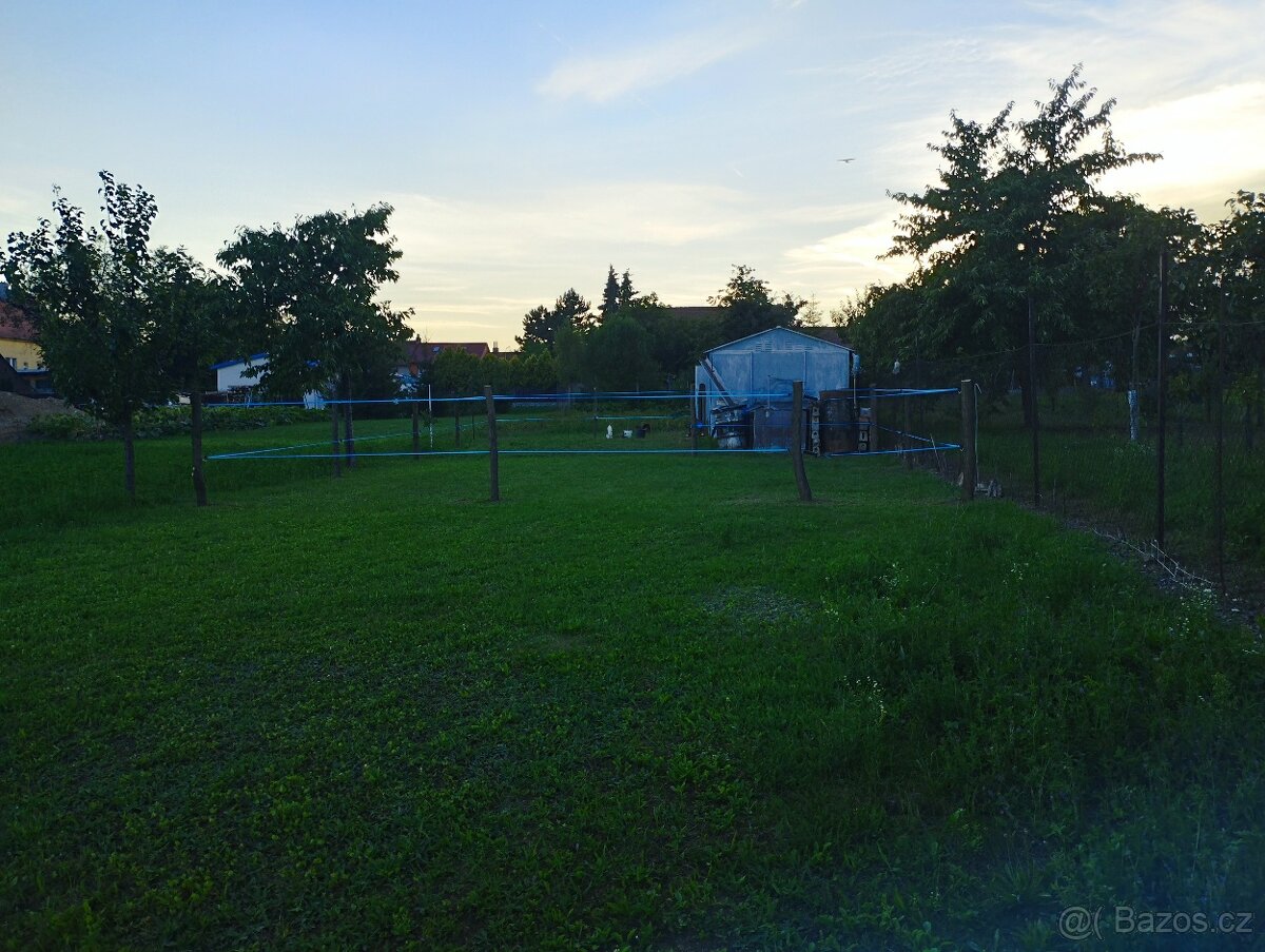 Stáj 6x3m+výběh 14x8m