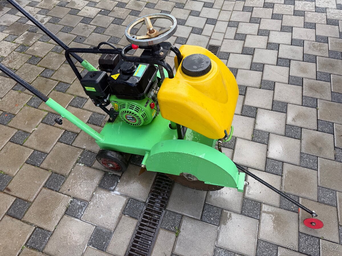 Prodám řezacku asfaltu - betonu zipper
