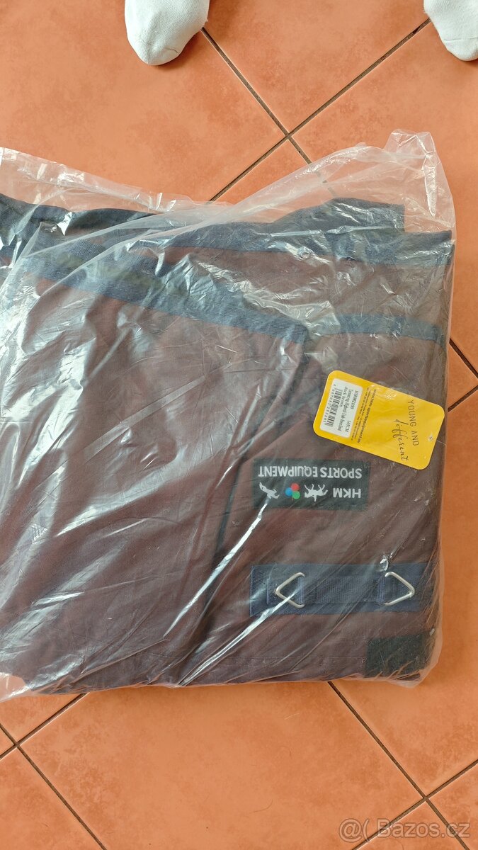 Prodám nepromokavou deku na koně