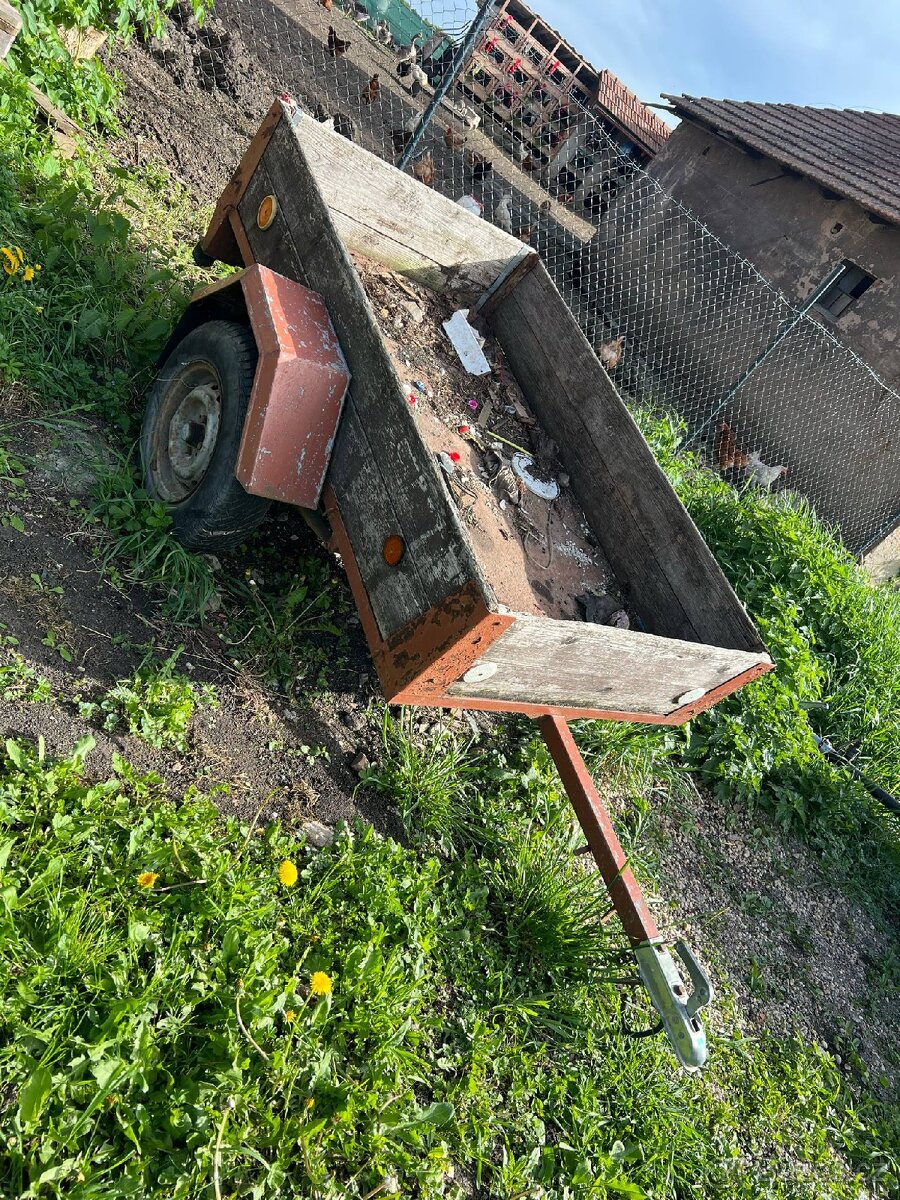 Přívěsný vozík za auto