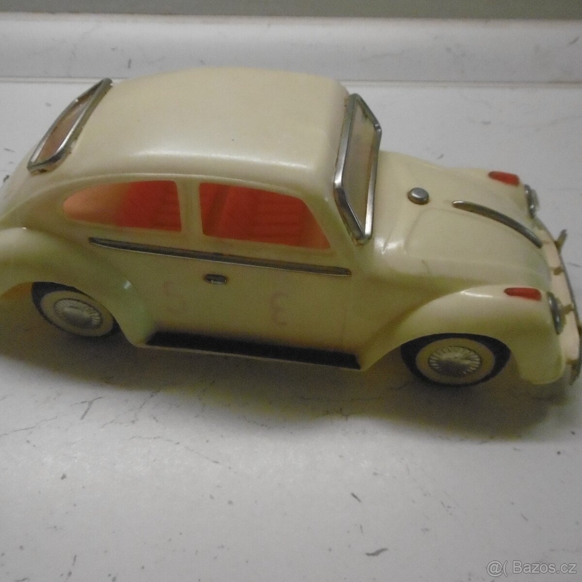 RETRO HRAČKA AUTO
