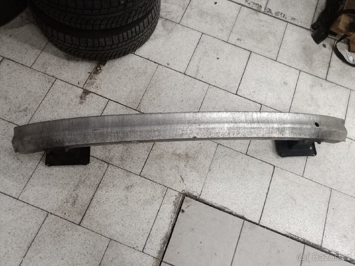 Výztuha zadního nárazníku Mercedes Benz R