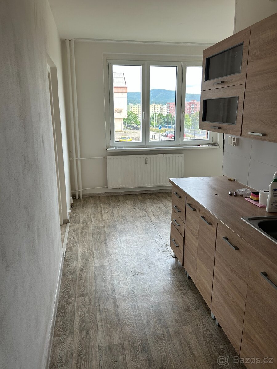 Pronájem bytu 2+1 s balkónem v Chomutově