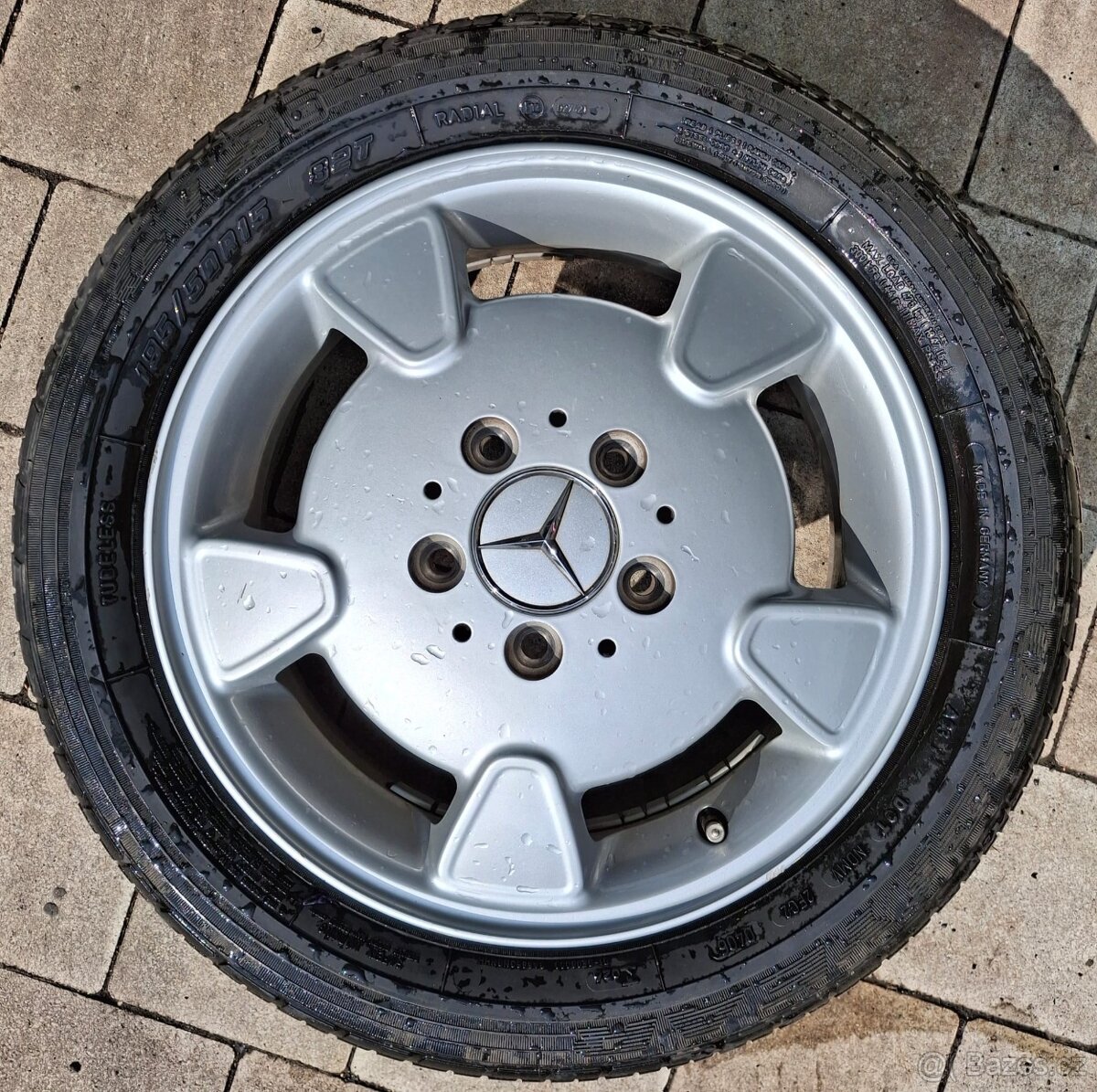 15" mercedes "A" 5,5j et 54 letní pneu