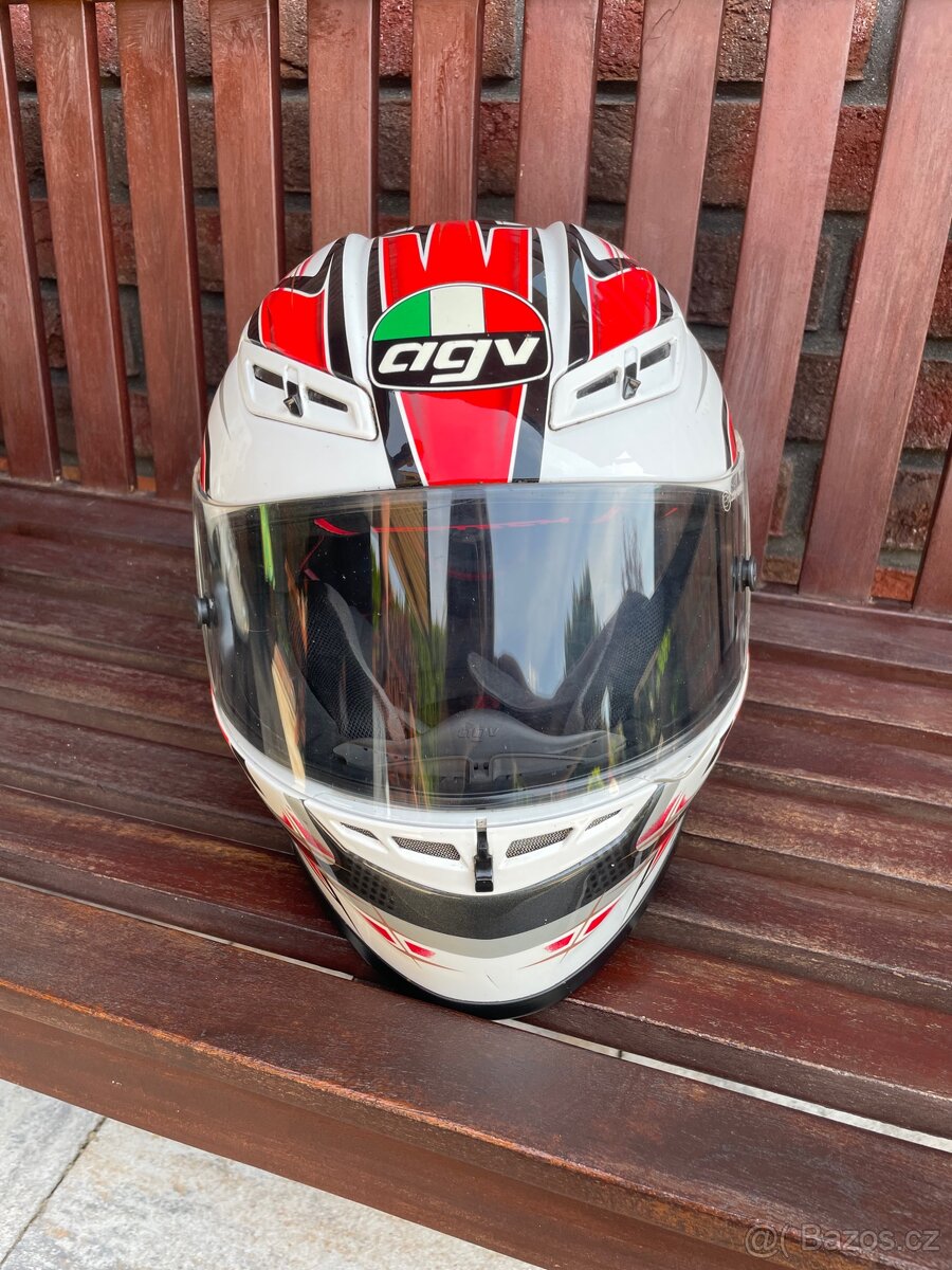 Helma na motorku AGV