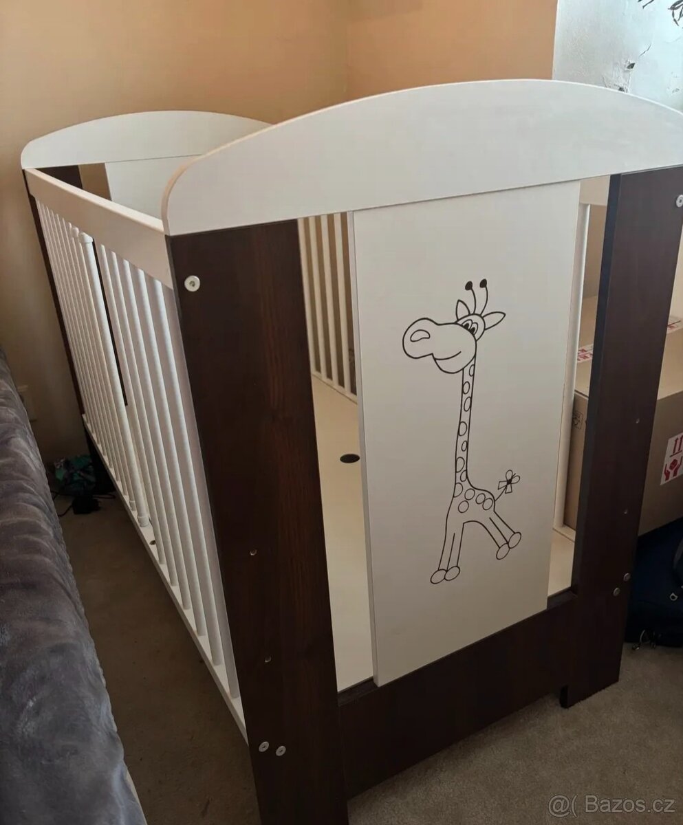 Dětská dřevěná postýlka