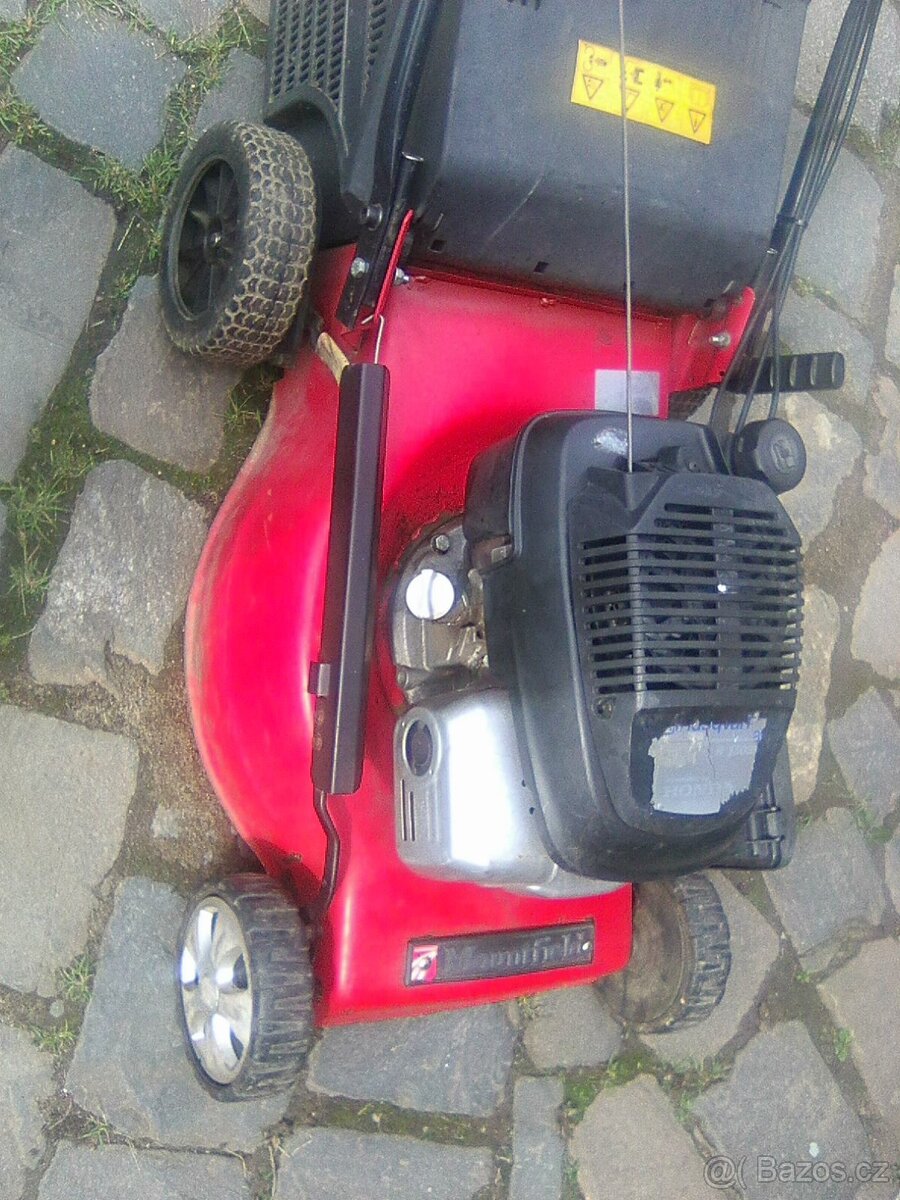Benzínová sekačka s pojezdem