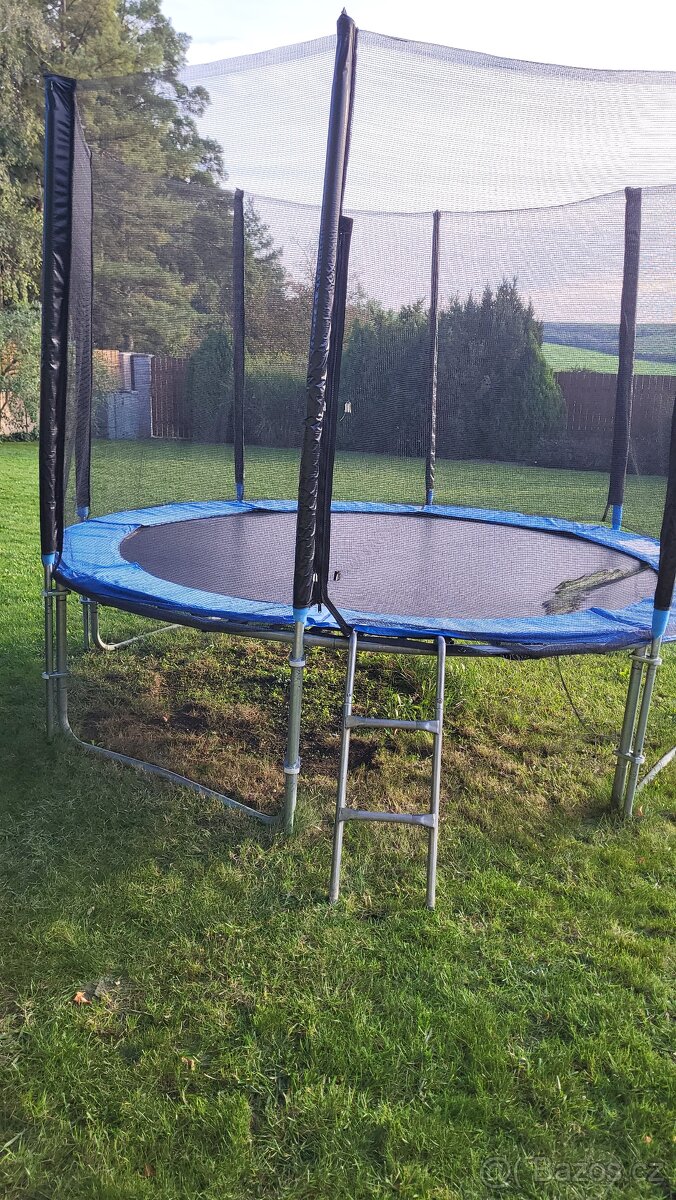 trampolína vč. schůdků
