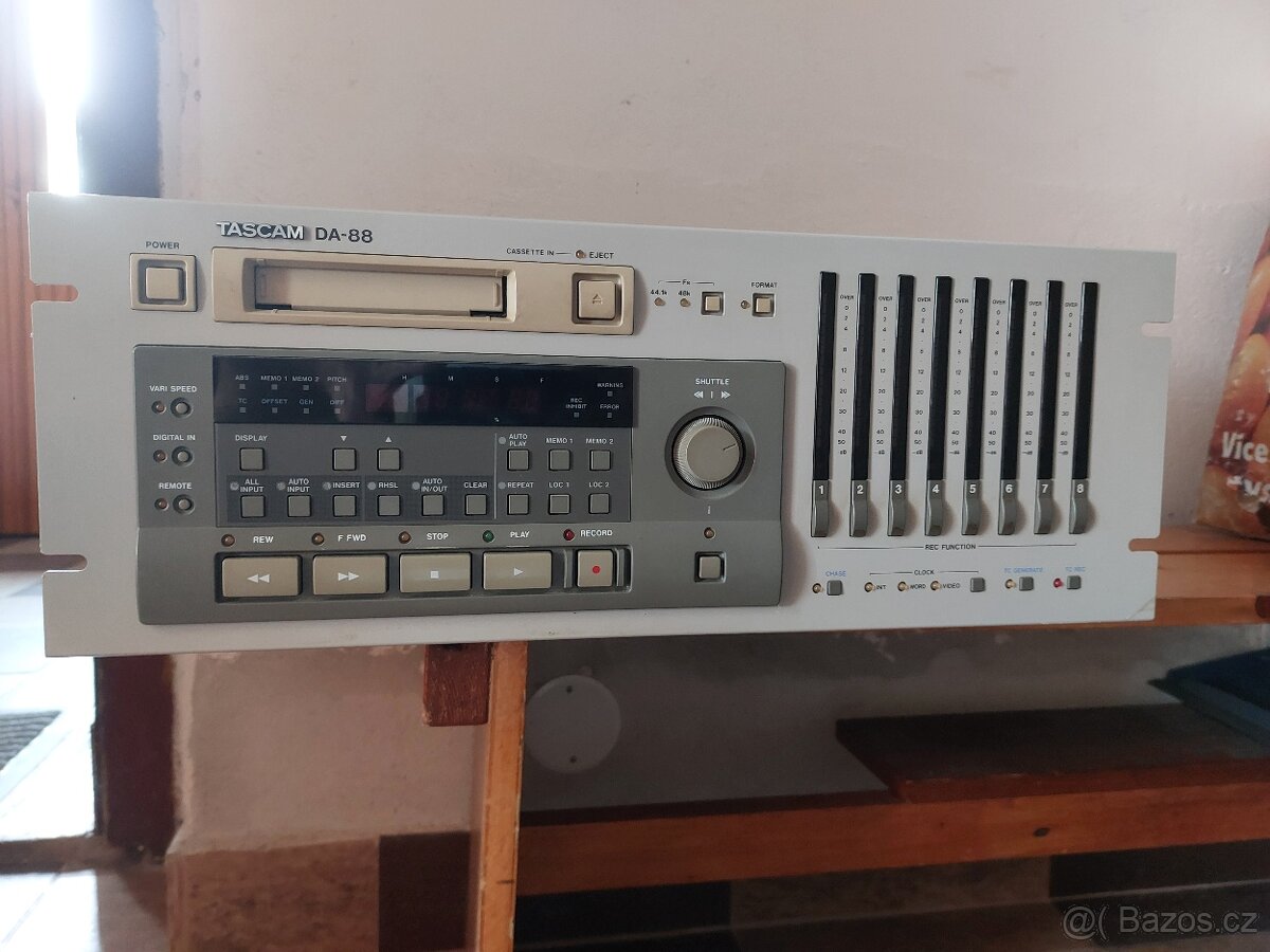 Tascam DA 88 a DM 24