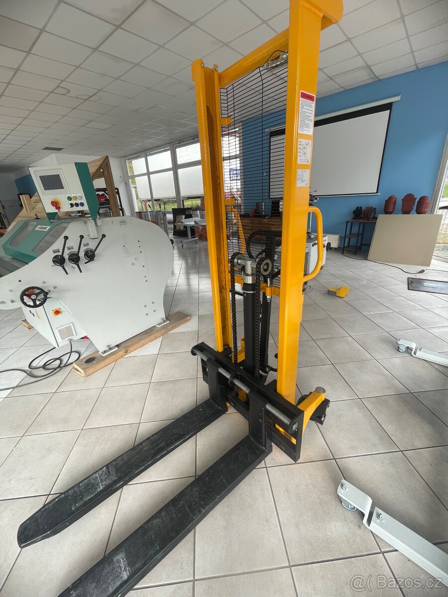 Vysokozdvižný vozík 2000kg 1600mm s posuvnými vidlemi SYC201