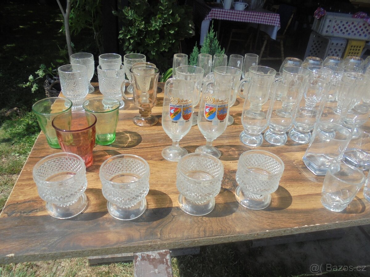 skleničky a hrnečky