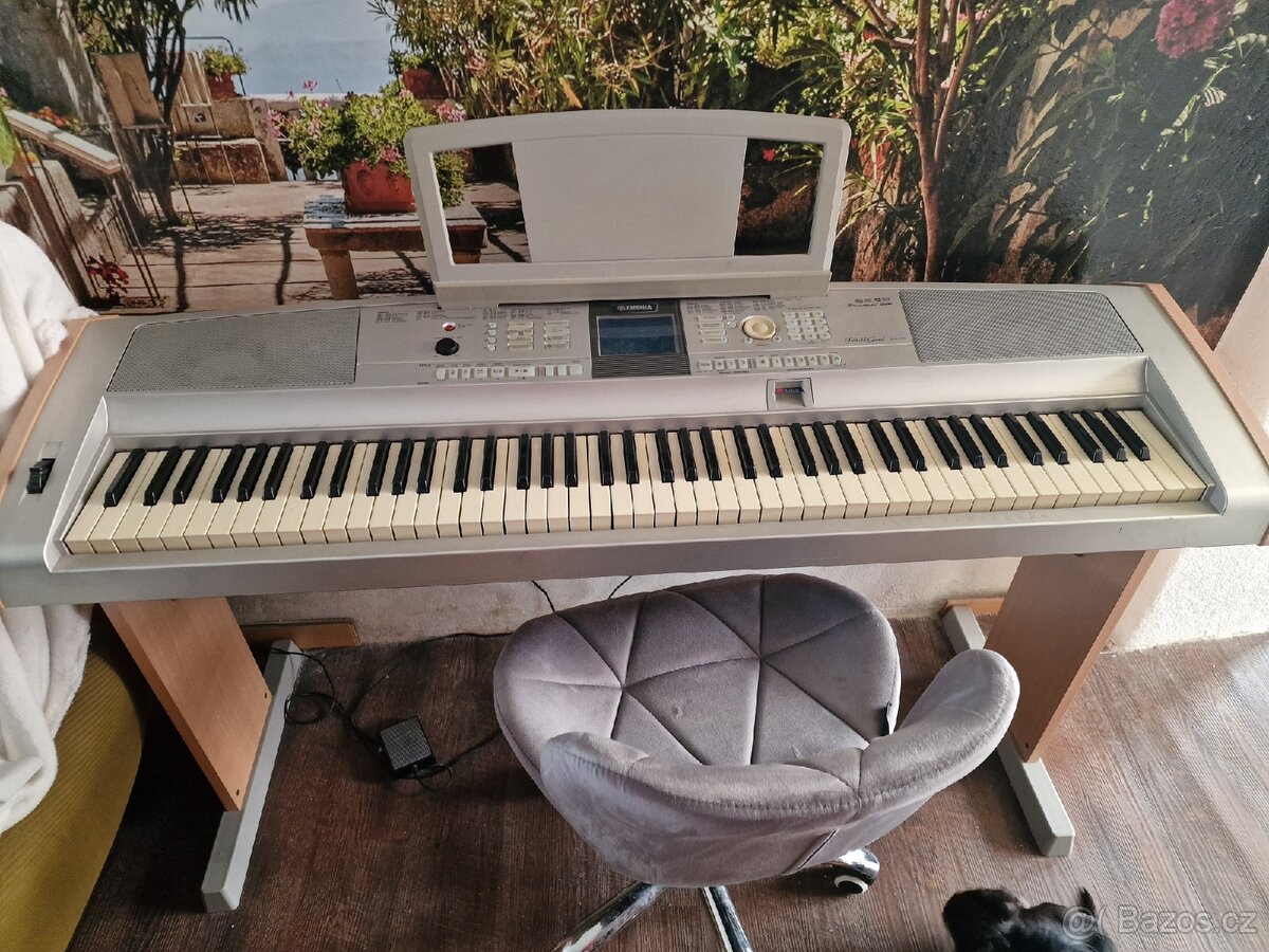 Yamaha DGX 550
