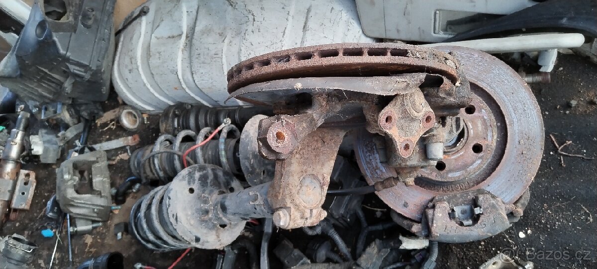 Přední pravá těhlice kompletní VW Bora 1.9 TDI PD  85kw