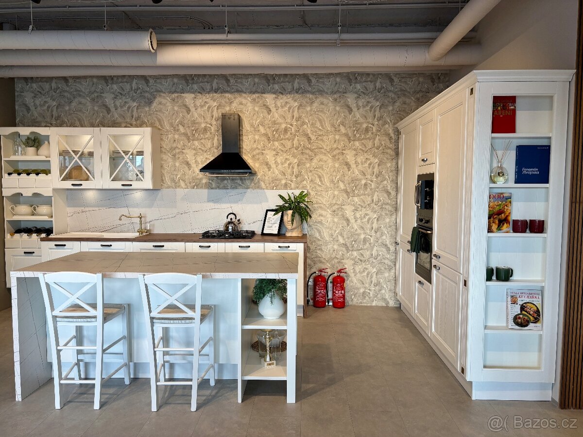 Masivní kuchyňská linka z výprodeje