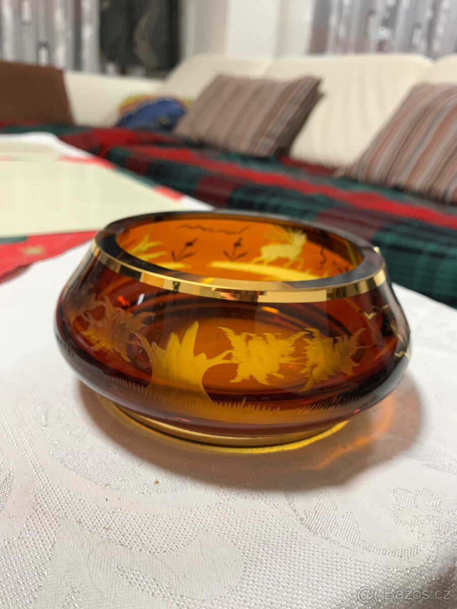 Sklenena brousena miska