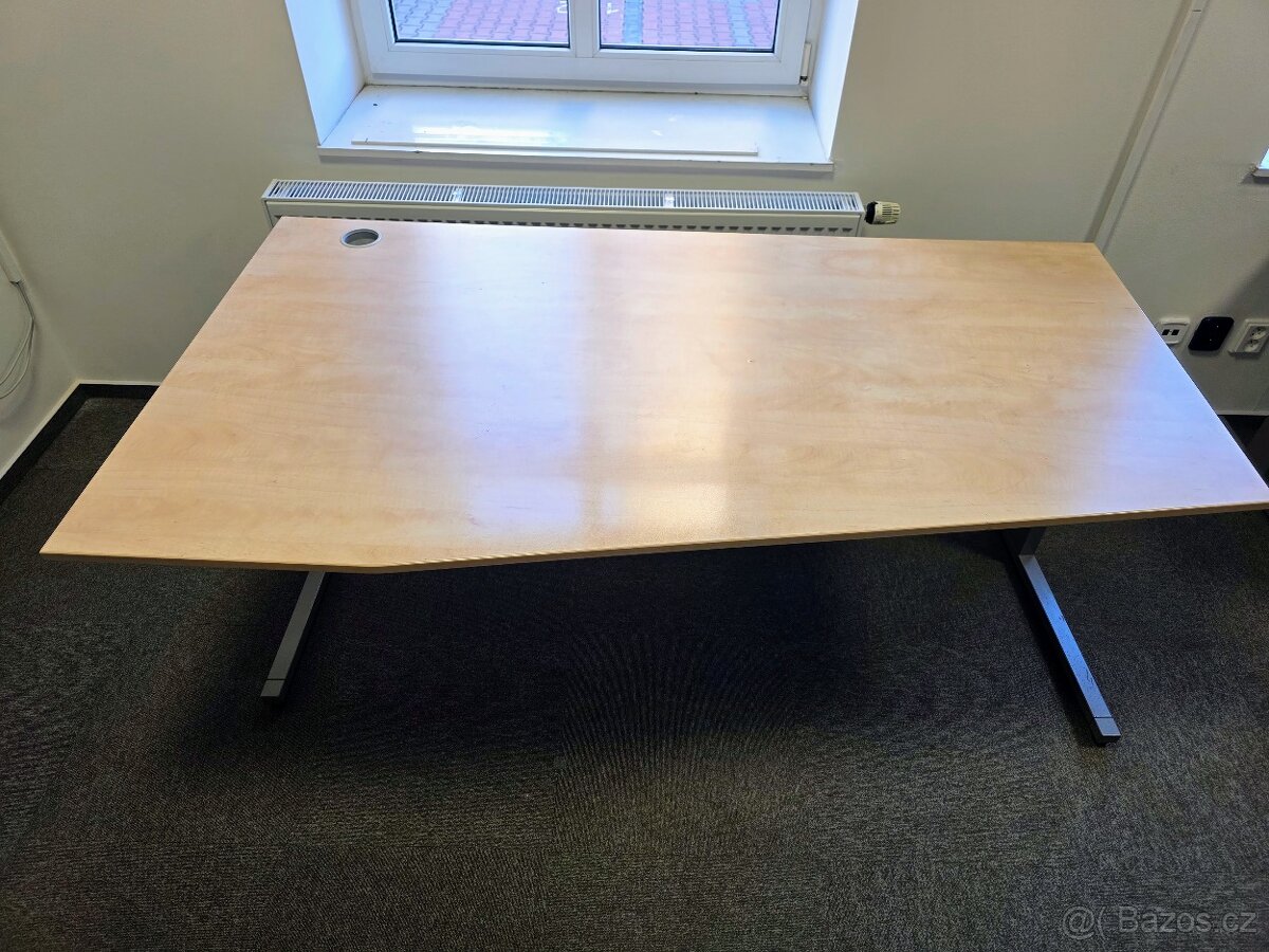 Kancelářský stůl TECHO