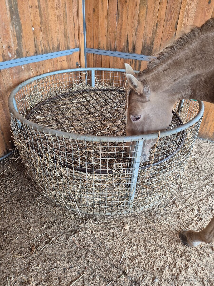 Kovový kryt na příkrmiště/ víko na příkrmiště
