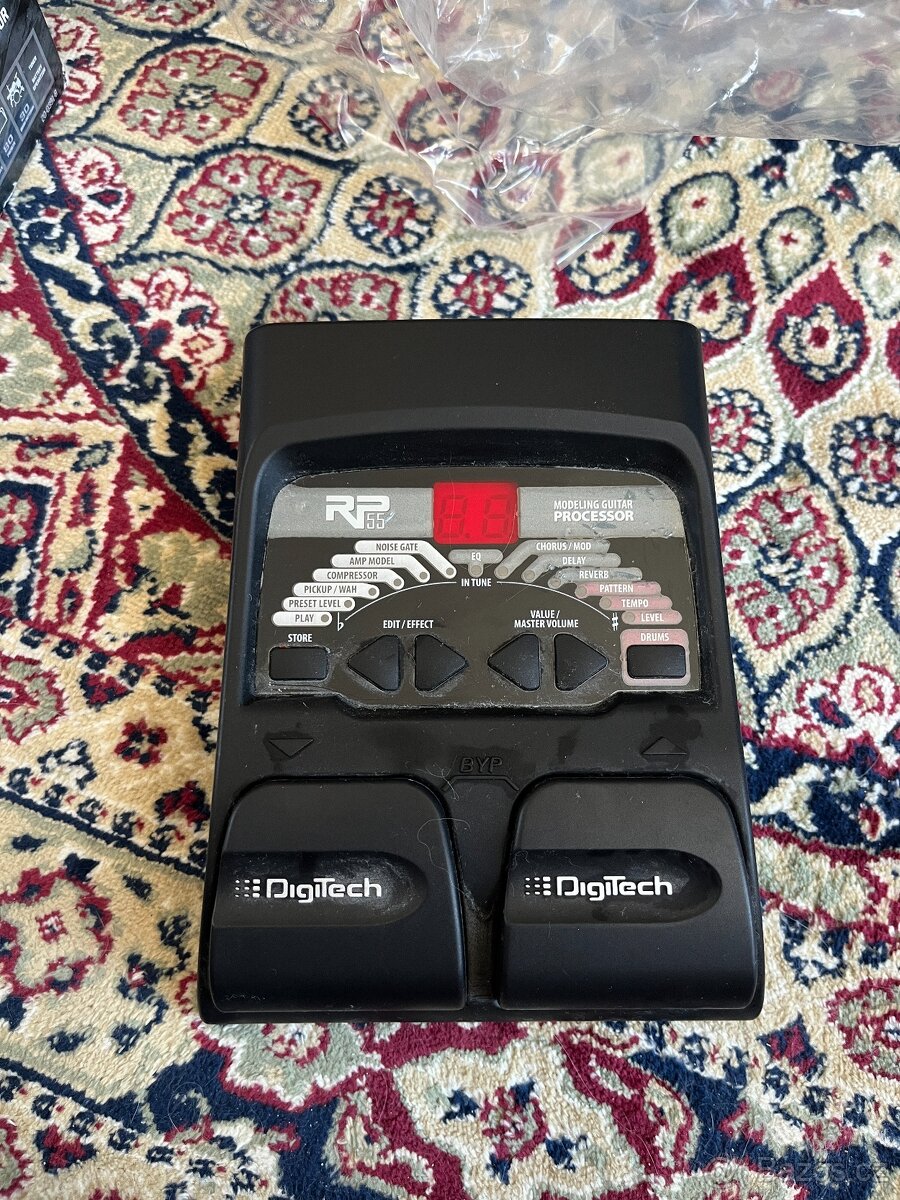 Efektový pedál Digitech RP55