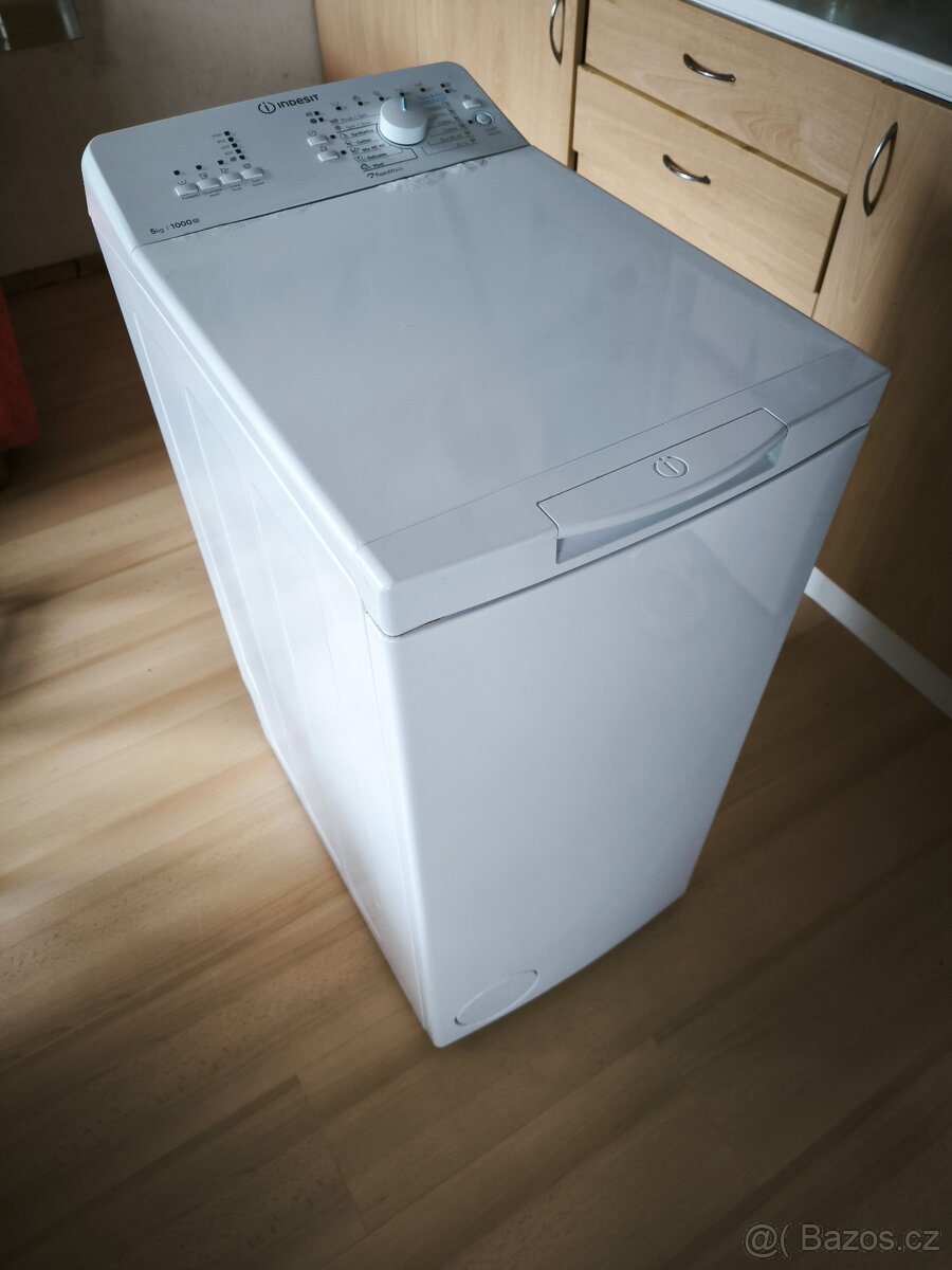 Pračka Indesit vrchní plnění