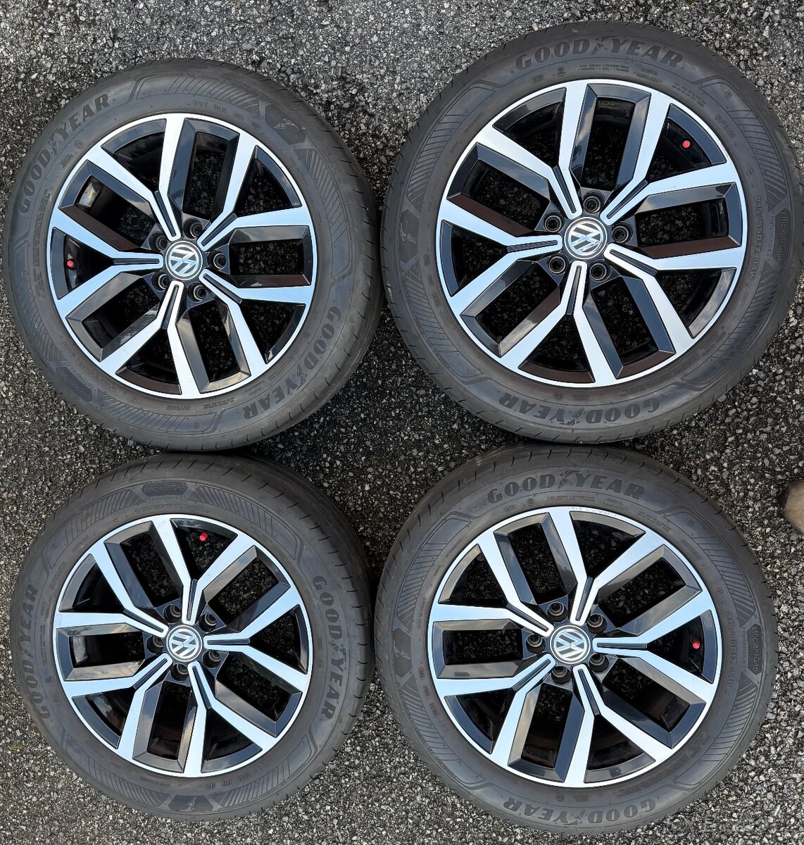 Letní sada kol VW alu disk 17 + pneu Goodyear