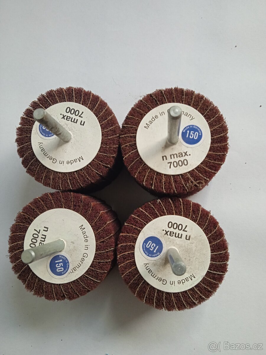 Brusné lamelové kotouče.