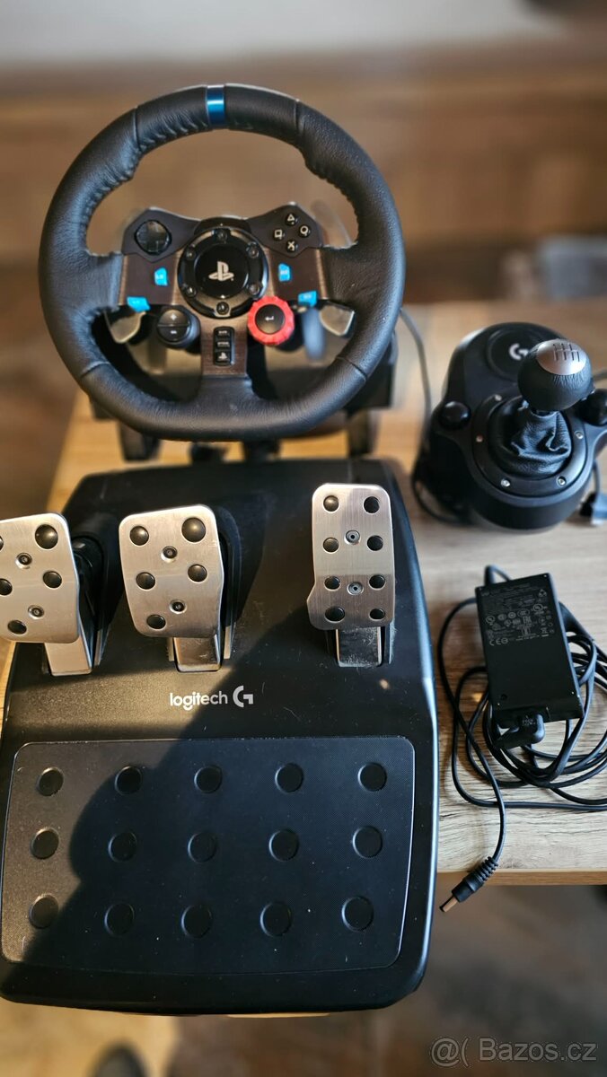 Logitech g29 + pedály + řadící páka