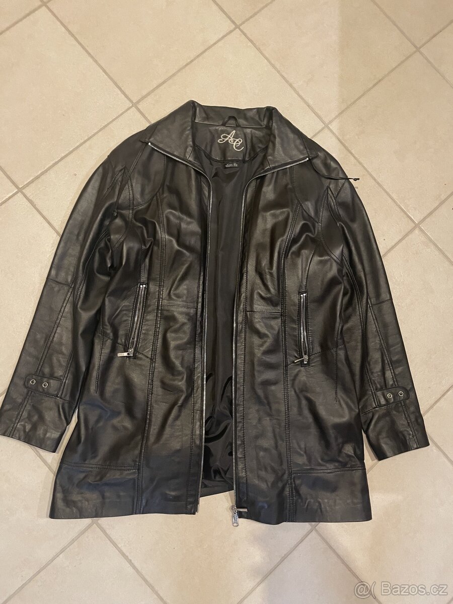 Černý kožený kabát