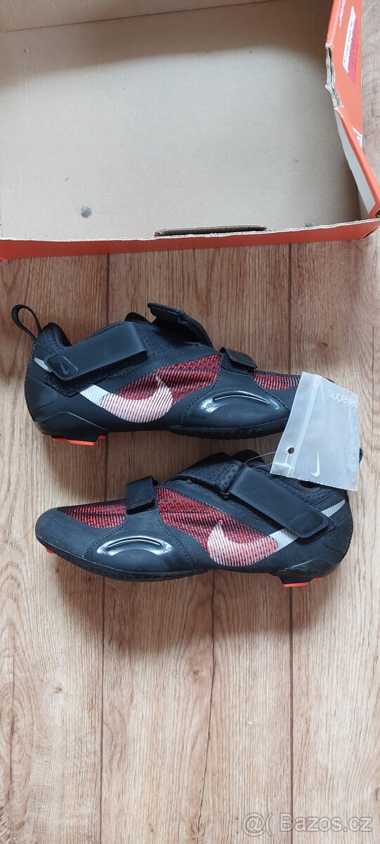 Prodám nové cyklistické boty Nike vel.8,5