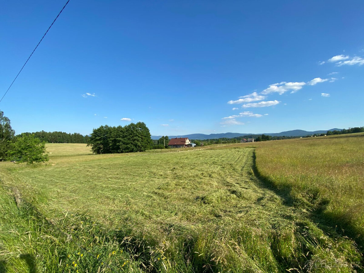 Stavební pozemek 1321m se stavebním povolením