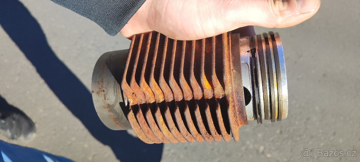 Kompresor Orlík k75 píst a válec.