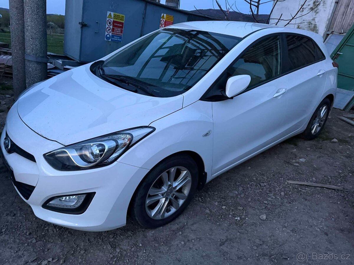 rozprodam hyundai i30 1,6 crdi 85kw2006-2011 kod motora D4FB