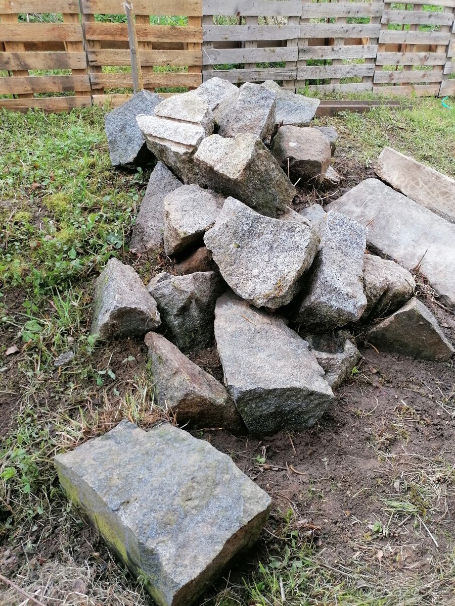 žulový kámen lámaný
