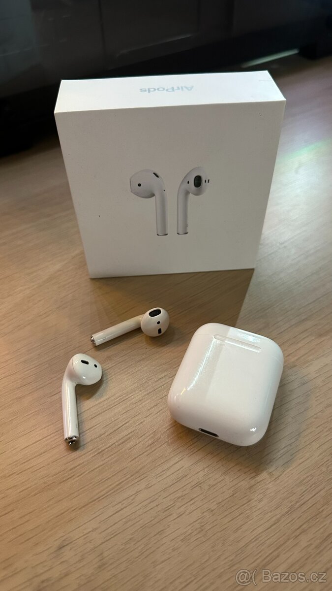 Apple AirPods 1 generace